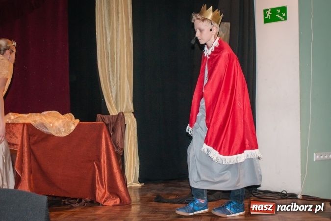 Zdjęcie w galerii na portalu naszraciborz.pl: Zaczarowane krzesiwo w Młodzieżowym Domu Kultury wiadomości z regionu