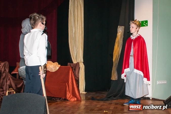 Zdjęcie w galerii na portalu naszraciborz.pl: Zaczarowane krzesiwo w Młodzieżowym Domu Kultury wiadomości z regionu