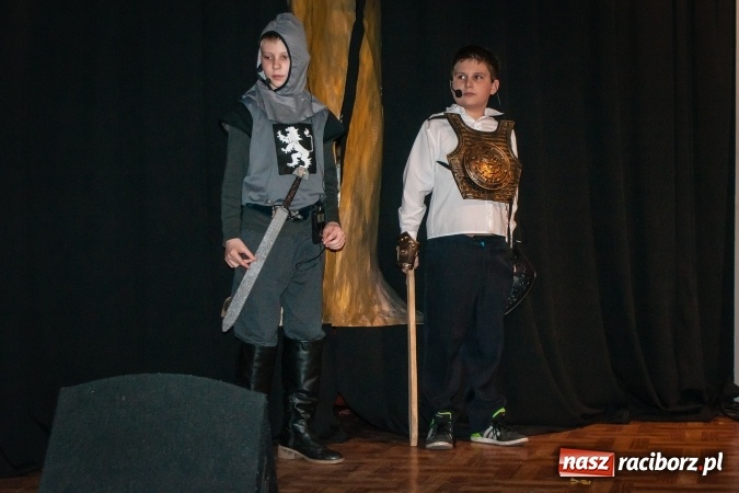 Zdjęcie w galerii na portalu naszraciborz.pl: Zaczarowane krzesiwo w Młodzieżowym Domu Kultury wiadomości z regionu