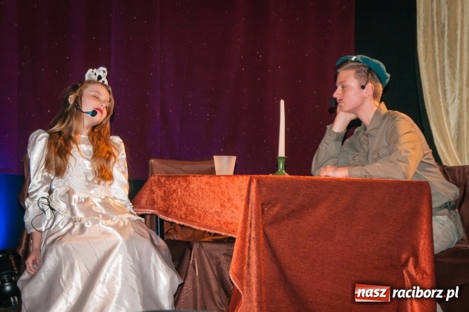 Zdjęcie w galerii na portalu naszraciborz.pl: Zaczarowane krzesiwo w Młodzieżowym Domu Kultury wiadomości z regionu