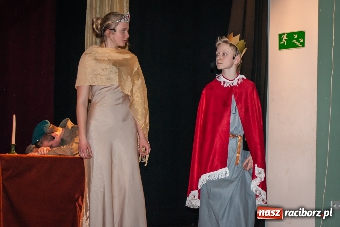 Zdjęcie w galerii na portalu naszraciborz.pl: Zaczarowane krzesiwo w Młodzieżowym Domu Kultury wiadomości z regionu