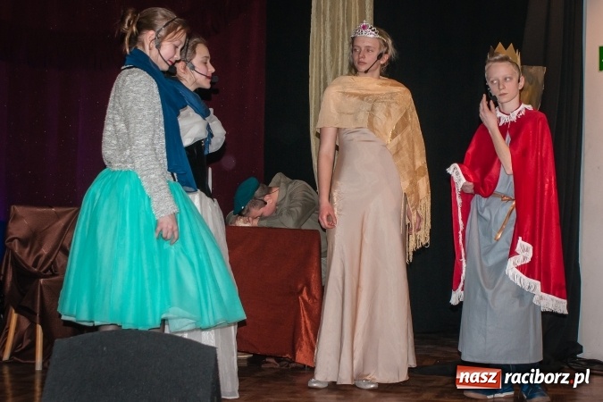 Zdjęcie w galerii na portalu naszraciborz.pl: Zaczarowane krzesiwo w Młodzieżowym Domu Kultury wiadomości z regionu