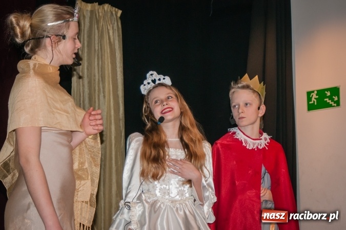 Zdjęcie w galerii na portalu naszraciborz.pl: Zaczarowane krzesiwo w Młodzieżowym Domu Kultury wiadomości z regionu