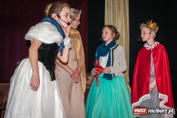 Zdjęcie w galerii na portalu naszraciborz.pl: Zaczarowane krzesiwo w Młodzieżowym Domu Kultury wiadomości z regionu