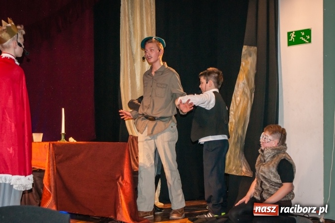 Zdjęcie w galerii na portalu naszraciborz.pl: Zaczarowane krzesiwo w Młodzieżowym Domu Kultury wiadomości z regionu