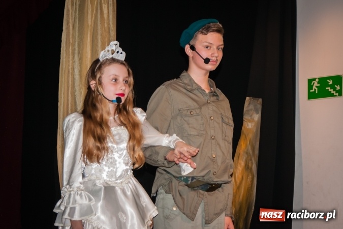 Zdjęcie w galerii na portalu naszraciborz.pl: Zaczarowane krzesiwo w Młodzieżowym Domu Kultury wiadomości z regionu