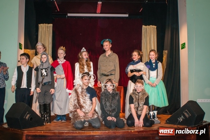 Zdjęcie w galerii na portalu naszraciborz.pl: Zaczarowane krzesiwo w Młodzieżowym Domu Kultury wiadomości z regionu