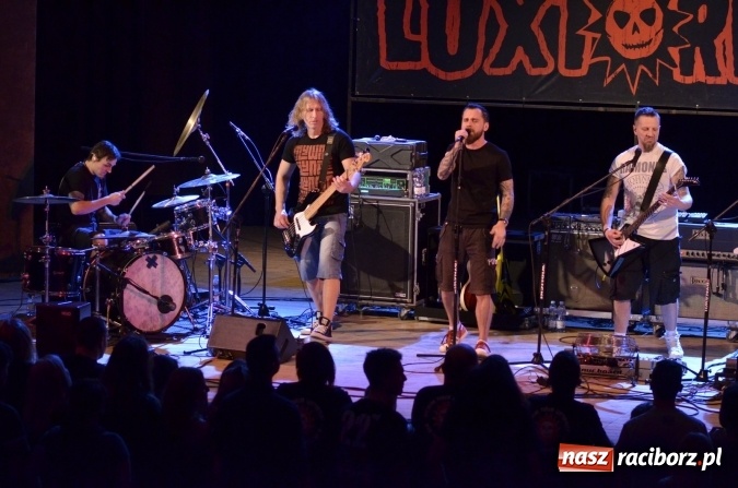 Zdjęcie w galerii na portalu naszraciborz.pl: Narodowy Dzień Pamięci Żołnierzy Wyklętych - finał w rytmie Luxtorpedy  wiadomości z regionu