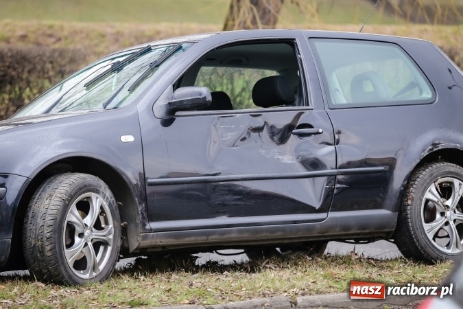 Zdjęcie w galerii na portalu naszraciborz.pl: Zderzenie volkswagena z samochodem ciężarowym na Odrostradzie wiadomości z regionu