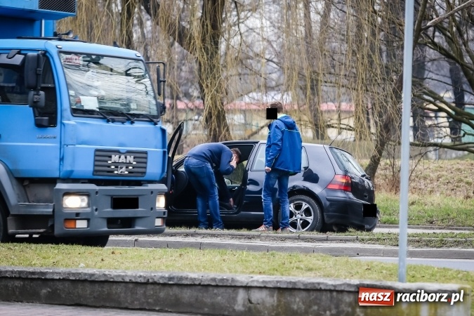 Zdjęcie w galerii na portalu naszraciborz.pl: Zderzenie volkswagena z samochodem ciężarowym na Odrostradzie wiadomości z regionu
