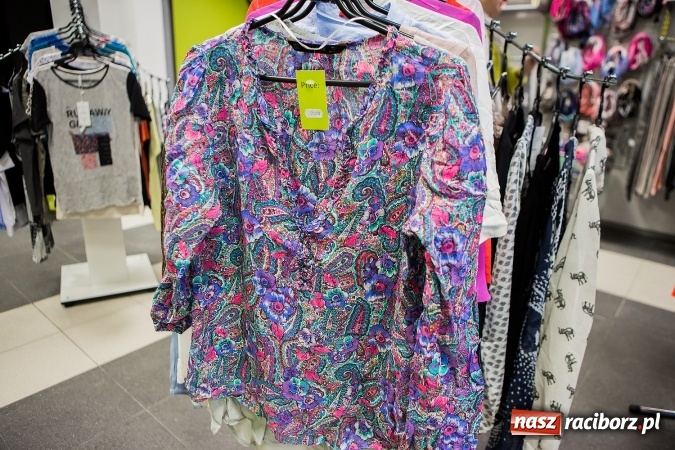 Zdjęcie w galerii na portalu naszraciborz.pl: Nowy sklep Fashion World przy Opawskiej w Raciborzu - otwarcie 8 marca! Dla każdej Pani z okazji Dnia Kobiet prezent do zakupów! wiadomości z regionu