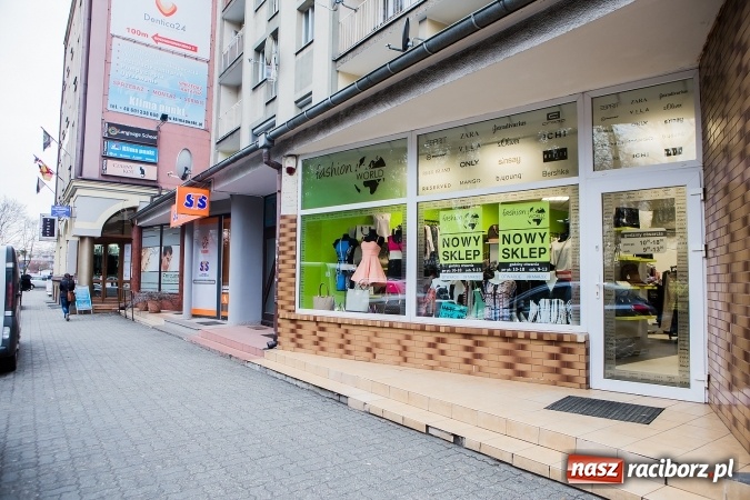 Zdjęcie w galerii na portalu naszraciborz.pl: Nowy sklep Fashion World przy Opawskiej w Raciborzu - otwarcie 8 marca! Dla każdej Pani z okazji Dnia Kobiet prezent do zakupów! wiadomości z regionu