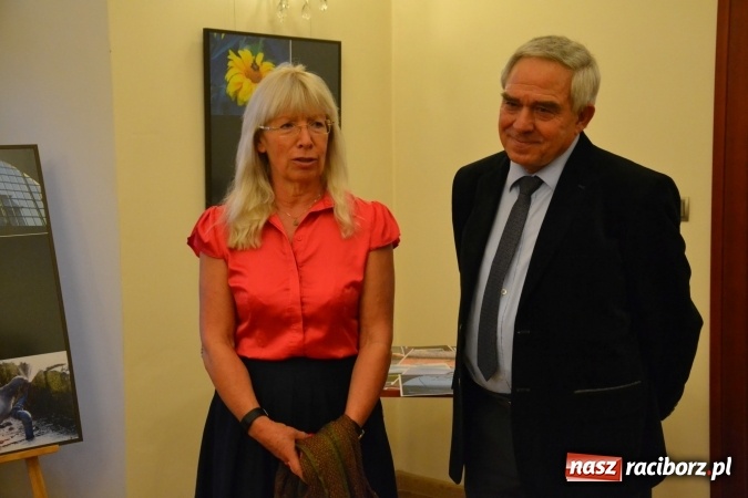 Zdjęcie w galerii na portalu naszraciborz.pl: Z bliska i z daleka - wernisaż wystawy fotografii Wiktora Luci na Zamku Piastowskim wiadomości z regionu