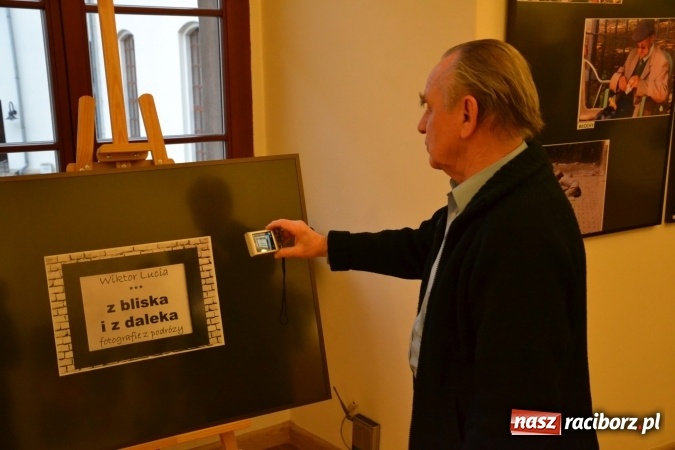 Zdjęcie w galerii na portalu naszraciborz.pl: Z bliska i z daleka - wernisaż wystawy fotografii Wiktora Luci na Zamku Piastowskim wiadomości z regionu