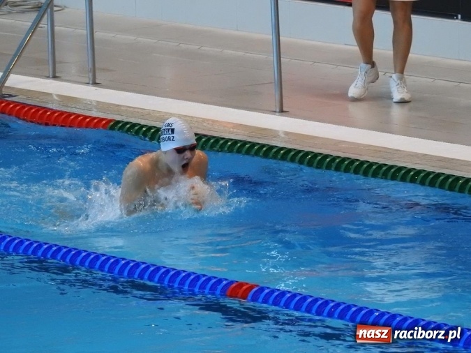 Zdjęcie w galerii na portalu naszraciborz.pl: Pływanie. Raciborskie sztafety na medal  wiadomości z regionu