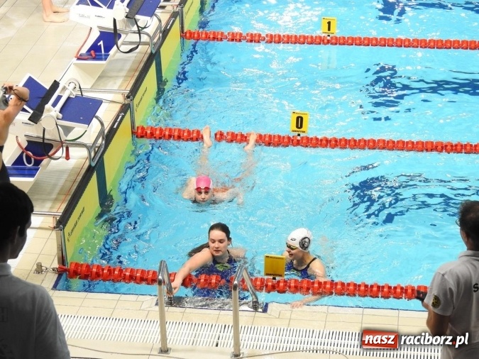 Zdjęcie w galerii na portalu naszraciborz.pl: Pływanie. Raciborskie sztafety na medal  wiadomości z regionu
