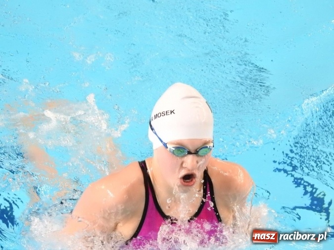 Zdjęcie w galerii na portalu naszraciborz.pl: Pływanie. Raciborskie sztafety na medal  wiadomości z regionu