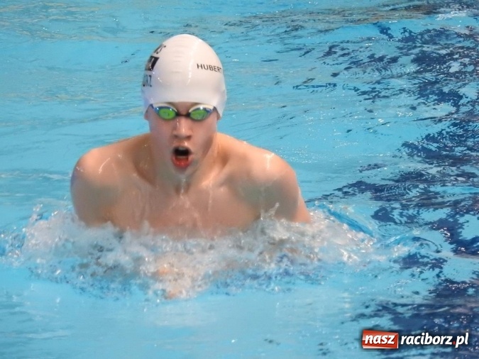 Zdjęcie w galerii na portalu naszraciborz.pl: Pływanie. Raciborskie sztafety na medal  wiadomości z regionu