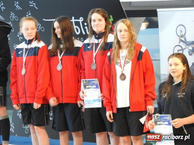 Zdjęcie w galerii na portalu naszraciborz.pl: Pływanie. Raciborskie sztafety na medal  wiadomości z regionu