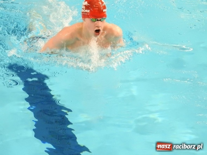 Zdjęcie w galerii na portalu naszraciborz.pl: Pływanie. Raciborskie sztafety na medal  wiadomości z regionu