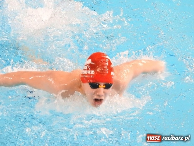 Zdjęcie w galerii na portalu naszraciborz.pl: Pływanie. Raciborskie sztafety na medal  wiadomości z regionu