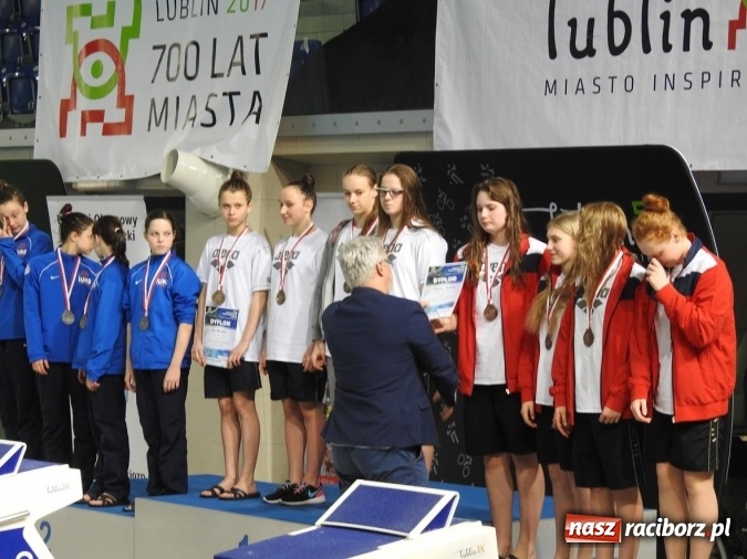 Zdjęcie w galerii na portalu naszraciborz.pl: Pływanie. Raciborskie sztafety na medal  wiadomości z regionu