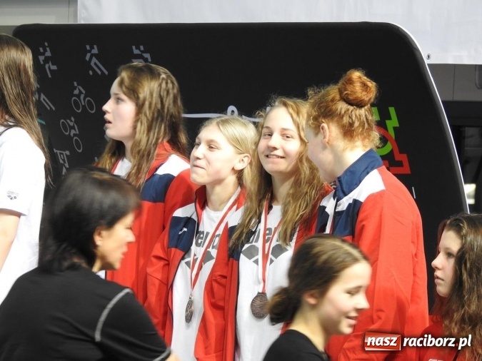 Zdjęcie w galerii na portalu naszraciborz.pl: Pływanie. Raciborskie sztafety na medal  wiadomości z regionu