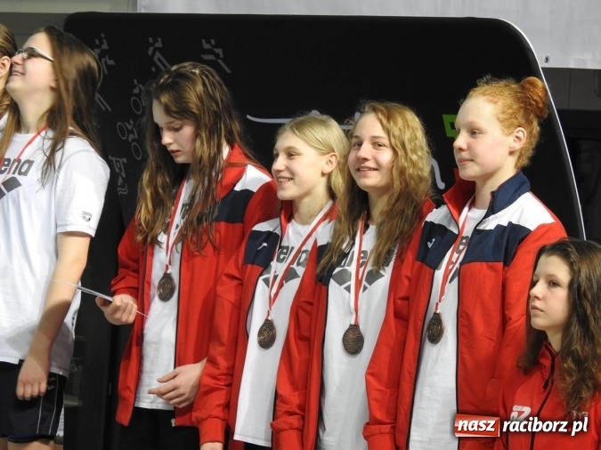 Zdjęcie w galerii na portalu naszraciborz.pl: Pływanie. Raciborskie sztafety na medal  wiadomości z regionu