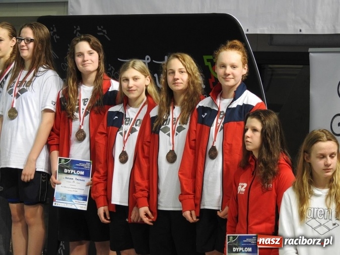 Zdjęcie w galerii na portalu naszraciborz.pl: Pływanie. Raciborskie sztafety na medal  wiadomości z regionu
