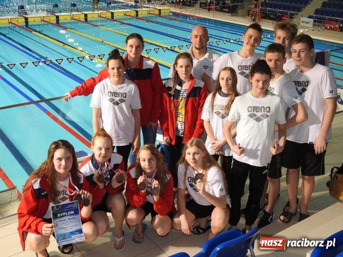 Zdjęcie w galerii na portalu naszraciborz.pl: Pływanie. Raciborskie sztafety na medal  wiadomości z regionu