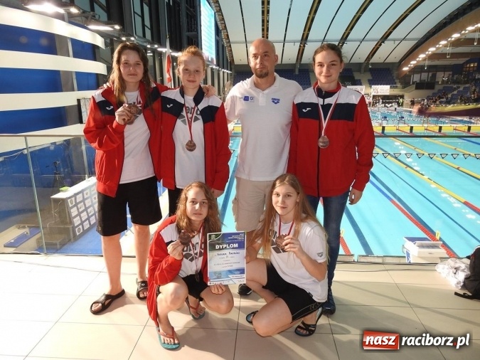 Zdjęcie w galerii na portalu naszraciborz.pl: Pływanie. Raciborskie sztafety na medal  wiadomości z regionu