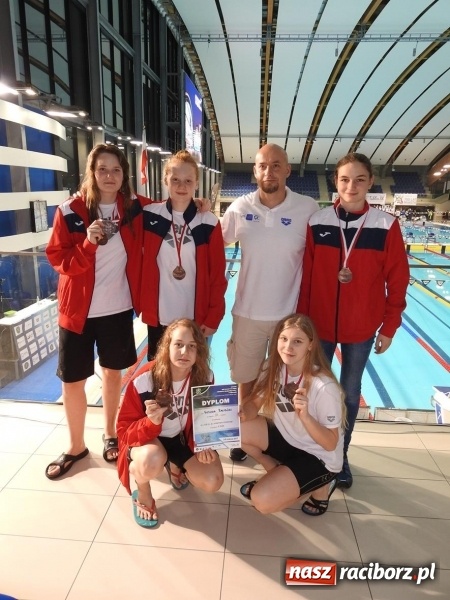 Zdjęcie w galerii na portalu naszraciborz.pl: Pływanie. Raciborskie sztafety na medal  wiadomości z regionu