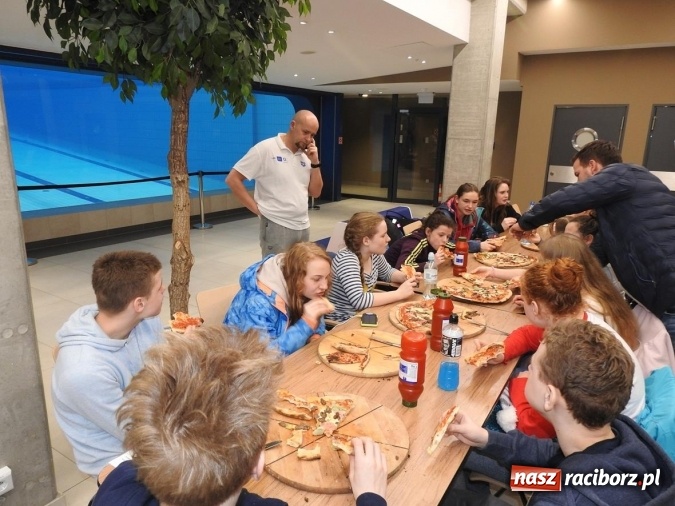 Zdjęcie w galerii na portalu naszraciborz.pl: Pływanie. Raciborskie sztafety na medal  wiadomości z regionu