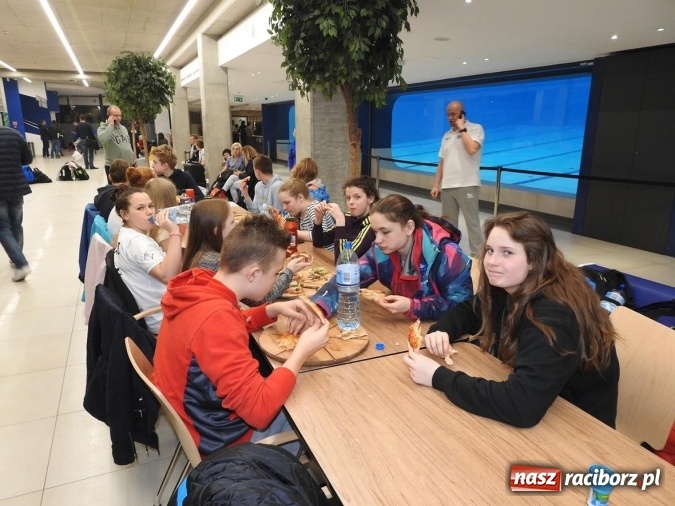 Zdjęcie w galerii na portalu naszraciborz.pl: Pływanie. Raciborskie sztafety na medal  wiadomości z regionu