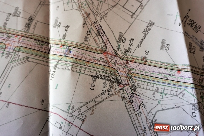 Zdjęcie w galerii na portalu naszraciborz.pl: Firma budowlana brudzi i niszczy ulicę Mikołowską. Mamy stanowisko magistratu w tej sprawie  wiadomości z regionu