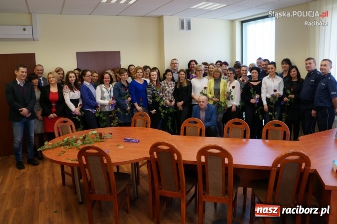 Zdjęcie w galerii na portalu naszraciborz.pl: Obchody Dnia Kobiet w raciborskiej komendzie wiadomości z regionu