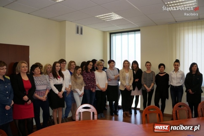 Zdjęcie w galerii na portalu naszraciborz.pl: Obchody Dnia Kobiet w raciborskiej komendzie wiadomości z regionu