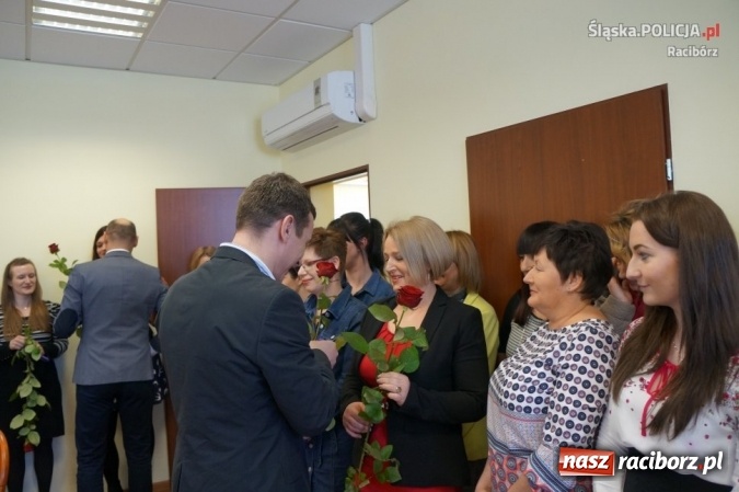 Zdjęcie w galerii na portalu naszraciborz.pl: Obchody Dnia Kobiet w raciborskiej komendzie wiadomości z regionu