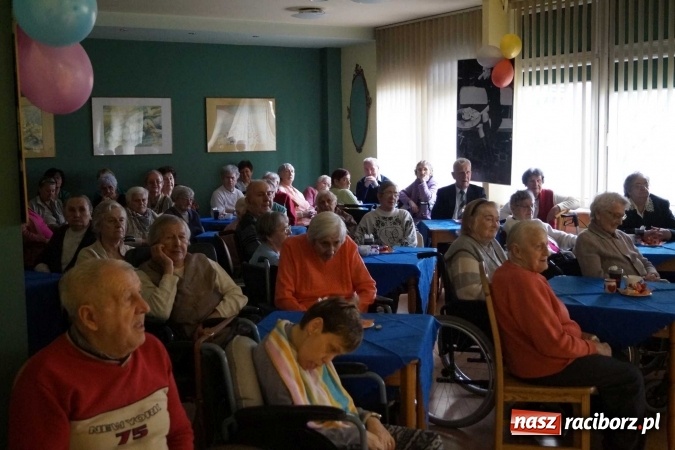 Zdjęcie w galerii na portalu naszraciborz.pl: Dzień Kobiet w Złotej Jesieni - trudno bez niej żyć  wiadomości z regionu