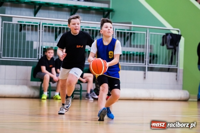 Zdjęcie w galerii na portalu naszraciborz.pl: Miejski Finał Szkół Podstawowych w Piłce Koszykowej Chłopców wiadomości z regionu