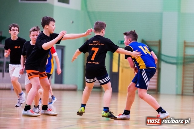 Zdjęcie w galerii na portalu naszraciborz.pl: Miejski Finał Szkół Podstawowych w Piłce Koszykowej Chłopców wiadomości z regionu