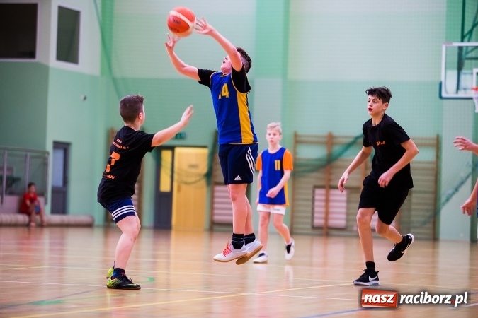 Zdjęcie w galerii na portalu naszraciborz.pl: Miejski Finał Szkół Podstawowych w Piłce Koszykowej Chłopców wiadomości z regionu