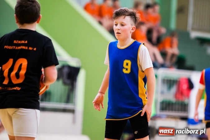 Zdjęcie w galerii na portalu naszraciborz.pl: Miejski Finał Szkół Podstawowych w Piłce Koszykowej Chłopców wiadomości z regionu