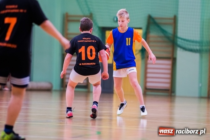 Zdjęcie w galerii na portalu naszraciborz.pl: Miejski Finał Szkół Podstawowych w Piłce Koszykowej Chłopców wiadomości z regionu