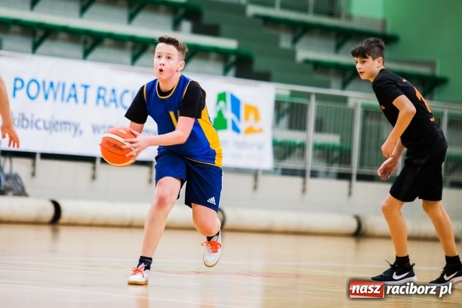 Zdjęcie w galerii na portalu naszraciborz.pl: Miejski Finał Szkół Podstawowych w Piłce Koszykowej Chłopców wiadomości z regionu