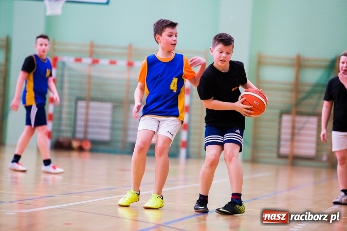 Zdjęcie w galerii na portalu naszraciborz.pl: Miejski Finał Szkół Podstawowych w Piłce Koszykowej Chłopców wiadomości z regionu