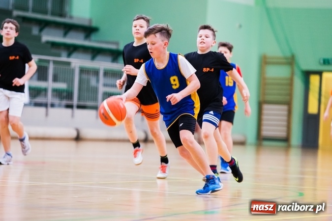 Zdjęcie w galerii na portalu naszraciborz.pl: Miejski Finał Szkół Podstawowych w Piłce Koszykowej Chłopców wiadomości z regionu