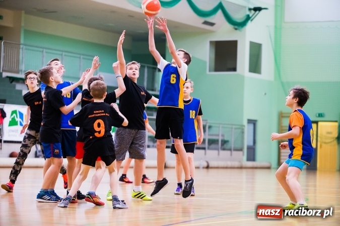 Zdjęcie w galerii na portalu naszraciborz.pl: Miejski Finał Szkół Podstawowych w Piłce Koszykowej Chłopców wiadomości z regionu