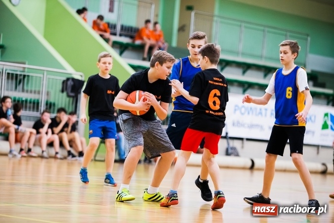 Zdjęcie w galerii na portalu naszraciborz.pl: Miejski Finał Szkół Podstawowych w Piłce Koszykowej Chłopców wiadomości z regionu