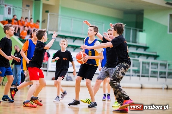 Zdjęcie w galerii na portalu naszraciborz.pl: Miejski Finał Szkół Podstawowych w Piłce Koszykowej Chłopców wiadomości z regionu